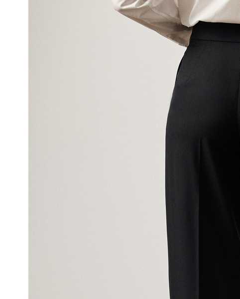 The Barnet puts a contemporary spin on timeless tuxedo dressing, as it’s cut for a low rise and a wide-leg silhouette. Traditionally tailored with waist darts and crisp creases, this flat-front trouser is crafted from wool barathea and features tonal silk side stripes.