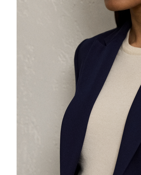 Inspired by one of Ricky Lauren’s personal tuxedo jackets, the Spencer is designed with a sleek cropped fit, a double-breasted silhouette and peak lapels. Italian-made, this style is woven with highly twisted crepe yarns selected for their lightweight feel and drape. Polished buttons embossed with  Ralph Lauren Lauren’s script monogram complete the look.