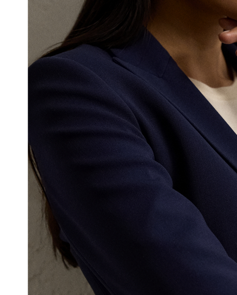 Inspired by one of Ricky Lauren’s personal tuxedo jackets, the Spencer is designed with a sleek cropped fit, a double-breasted silhouette and peak lapels. Italian-made, this style is woven with highly twisted crepe yarns selected for their lightweight feel and drape. Polished buttons embossed with  Ralph Lauren Lauren’s script monogram complete the look.