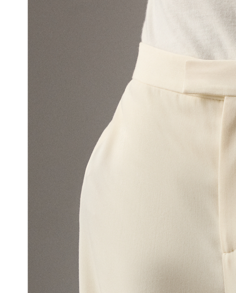Traditionally tailored with leg creases and waist darts, the new-season Dean trouser is designed to be fitted through the waist and hip with a slightly wider leg. This version is woven with wool gabardine in a compact weave specially selected for its structured form and stunning drape.