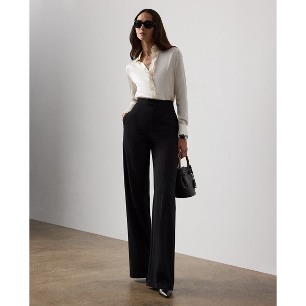 Traditionally tailored with leg creases and waist darts, the new-season Dean trouser is fitted through the waist and hip with a slightly wider leg. This iteration is woven with Italian wool gabardine in a compact weave specially selected for its structured form and stunning drape.