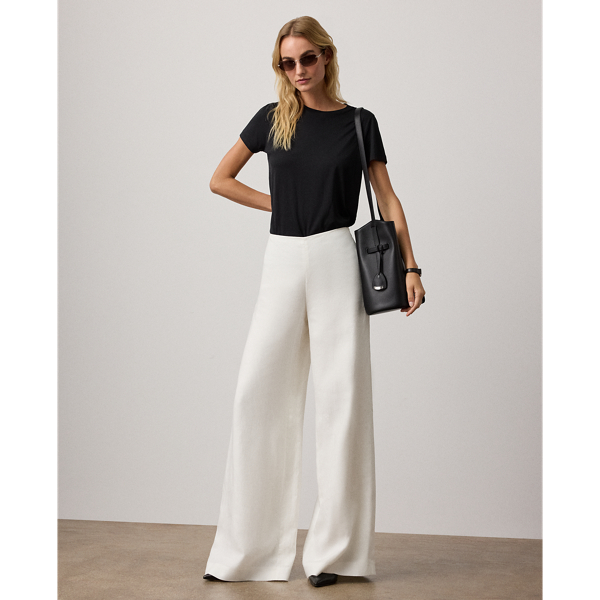 The ultimate expression of timelessness and fine craftsmanship, this iteration of the versatile Daria trouser is cut for a high rise and an elegant palazzo silhouette. It’s crafted with Italian linen in a classic construction for season-spanning wear.