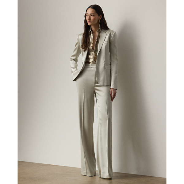 Traditionally tailored with leg creases and waist darts, the Dean trouser is fitted through the waist and hip with a slightly wider leg. This version is crafted with full-bodied stretch satin for a fluid drape and perfect sheen.