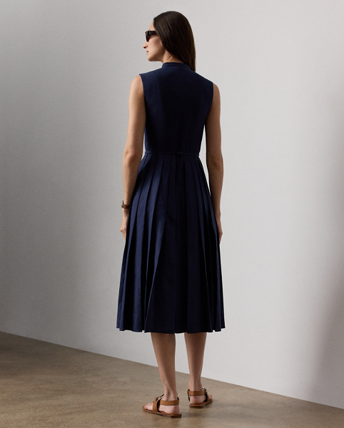 Inspired by our Freida dress, the Kennedi's studied design unites four linen panels, which have undergone a heat-press fabric manipulation technique to create a stunning pleated effect on the skirt. Crafted from rustic-yet-chic Italian linen in a classic construction for season-spanning wear, this day dress is cinched at the waist with a self-belt centred by a signature " Ralph Lauren Lauren"-engraved plaque buckle.