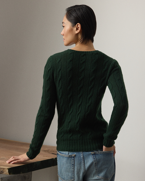 A timeless icon designed to stand the test of time, our Cradle to Cradle Certified (C2C Certified) Gold Cable-Knit Crewneck Jumper is knit with fine cashmere fibres sourced in Italy, dyed in rich hues and features a re-imagined cotton signature label. C2C certification is the global standard for products that are safe and circular. Ralph Lauren Lauren partnered with an independent assessment body to ensure that every component of this jumper meets the C2C Certified Product Standards set by the Cradle to Cradle Products Innovation Institute (C2CPII).