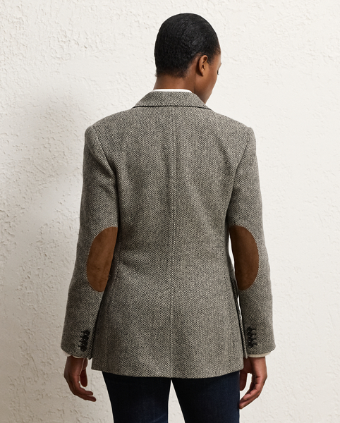 Designed with genuine horn buttons and an Italian wool-blend herringbone tweed, this American-made jacket draws inspiration from one of Mr Lauren's own blazers. Detailed with lamb-suede patches at the elbows, our Preston jacket features a back vent, a throatlatch and a wool twill undercollar.
