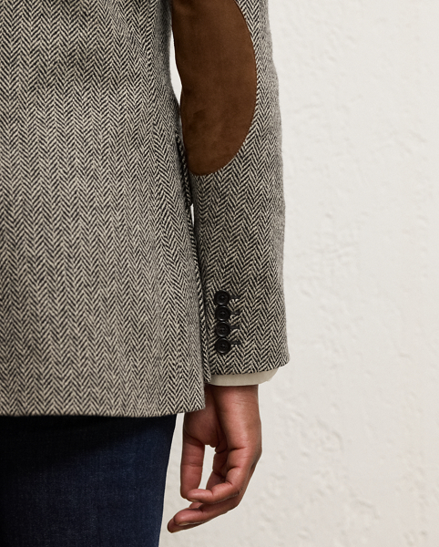 Designed with genuine horn buttons and an Italian wool-blend herringbone tweed, this American-made jacket draws inspiration from one of Mr Lauren's own blazers. Detailed with lamb-suede patches at the elbows, our Preston jacket features a back vent, a throatlatch and a wool twill undercollar.
