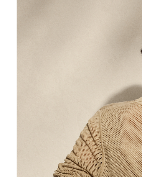 A reinterpretation of the classic button-up shirt, this jumper is designed with a spread collar, a buttoned placket and patch pockets on the chest. Cut for a slightly oversize, relaxed fit, this jumper-shirt hybrid is knit in a mesh construction from a luxurious blend featuring linen and silk.