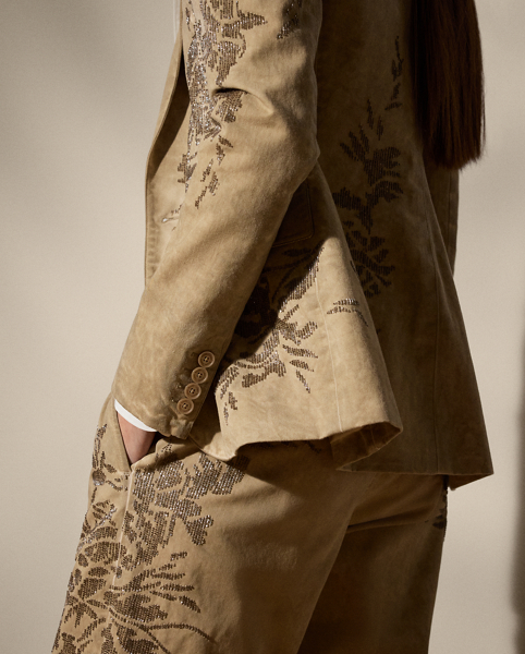 Equestrian-style hacking pockets and genuine mother-of-pearl buttons adorn this season’s iteration of the Parker jacket, which is crafted from 100% Italian cotton twill woven with a left hand and specially washed with cold pigment for added softness and a timeworn look. Using a special dyeing process to achieve irregular colouring, this jacket is embroidered by four technicians with a traditional Aari technique, carefully placing each bead and metallic thread to recreate a floral motif that follows this style’s dyed effect.