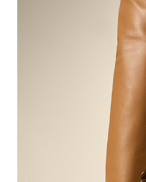 Cut from supple lambskin featuring a soft nappa finish in the interior, the Hollis puts a modern spin on the hacking jacket with crisp waist darts and a streamlined three-button closure. Genuine horn buttons are updated with metal trim and a lasered stacked "RL" logo in the centre.