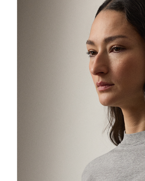 Crafted from cotton jersey, the Hallie T-shirt is embroidered with  Ralph Lauren Lauren's script logo on the hem for a signature finish.