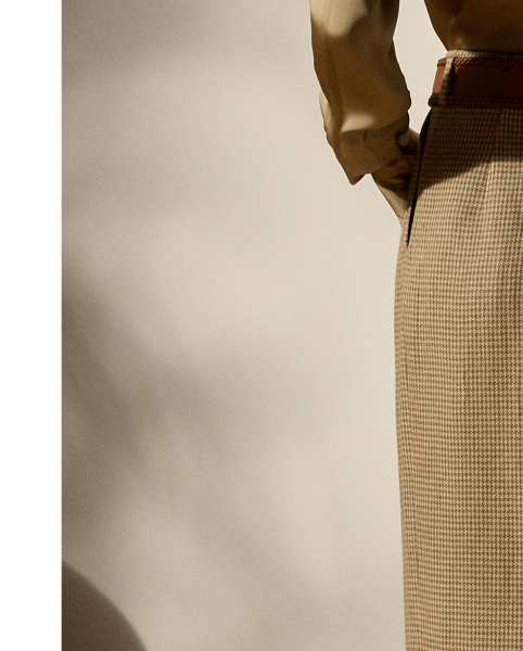 A wider-leg version of our iconic Stamford trouser, the Acklie is designed with front pleats and crisp leg creases. Made in Portugal, this season's iteration is crafted from linen tweed in a timeless houndstooth weave. A self-belt elevated by a petite square-shaped buckle creates definition on the waist, while a high-rise fit evokes a strong aesthetic.