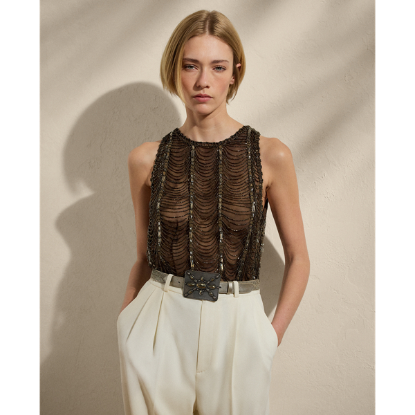 With the dedicated work of three highly trained technicians, the Niccola’s dual-layer design is meticulously embellished and assembled to achieve a precious look. Silk organza is selected for the interior layer, which displays the season’s water-tint print for a unique hand-dyed effect. For the exterior, strands of beadwork are interwoven to create a rustic, fringed net, which falls freely from the base thanks to baguette-cut stones holding it in place.