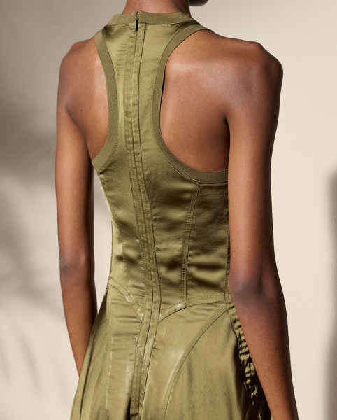 The Sienna day dress is designed with an array of considered details, including a halter neckline, a racerback, rounded skirt panels and triple-needle topstitching. Cut for a calf-grazing length, this A-line style features adjustable drawcords at the side seams for a ruched appearance. This style is crafted with lustrous, washed satin charmeuse for a remarkable drape and soft hand feel.