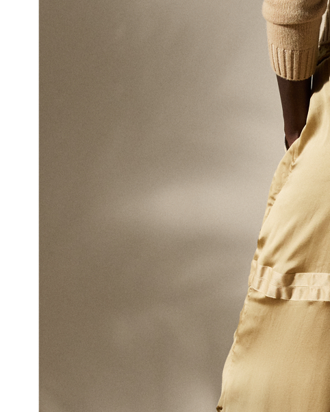 The Killian is designed with an array of considered details, including a comfortable drawcord waistband, angled zip pockets, grosgrain trim and triple-needle topstitching. Cut for a mid-rise with a parachute-style silhouette, these trousers feature an adjustable drawcord down each leg for a ruched appearance. One hundred per cent silk charmeuse is woven in a soft satin structure to create a lustrous finish.