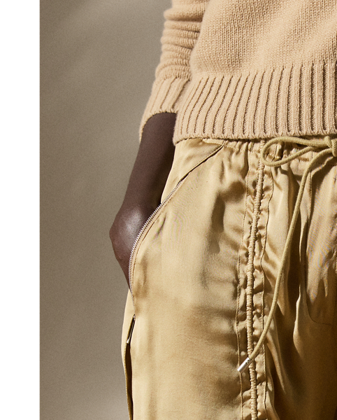 The Killian is designed with an array of considered details, including a comfortable drawcord waistband, angled zip pockets, grosgrain trim and triple-needle topstitching. Cut for a mid-rise with a parachute-style silhouette, these trousers feature an adjustable drawcord down each leg for a ruched appearance. One hundred per cent silk charmeuse is woven in a soft satin structure to create a lustrous finish.