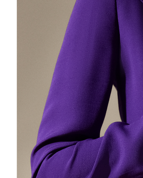 Crafted with a noble wool-and-silk blend – a fabrication selected for its structured hand – the Desmond jacket redefines the classic double-breasted silhouette with a shaped waist and genuine mother-of-pearl buttons.