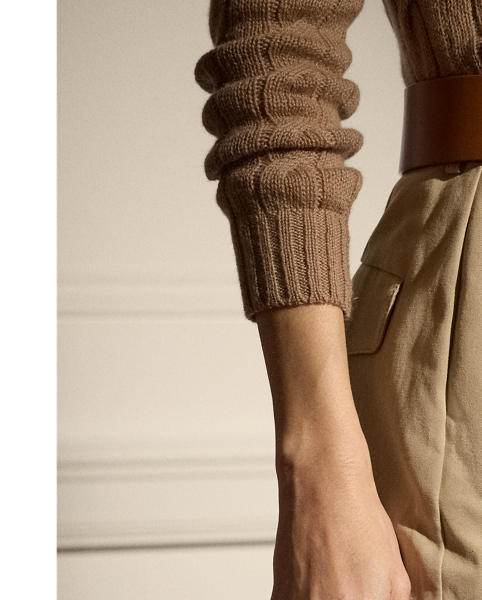 The Gentry is  Ralph Lauren Lauren Collection’s elevated take on the essential cargo trouser. Featuring traditional styling elements, including an array of pockets on the waist, thighs and back, the straight-leg Gentry is designed with buttoned tabs on the hems if a slimmer silhouette is desired. It’s made with cotton canvas specially selected for the optimal balance of durability and a soft, luxurious drape.