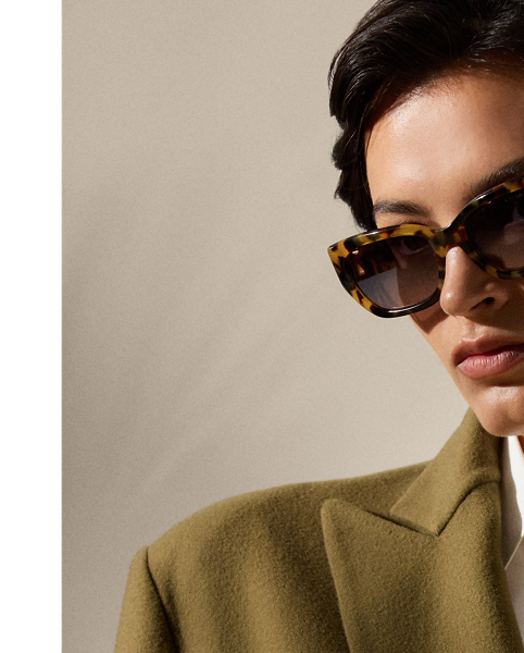 The Adalaide nods to iconic men's tailoring with a bevy of highly considered details, including peak lapels, a double-breasted closure and flapped pockets. Its moss-tone construction is made with a luxe Italian wool-and-cashmere blend that features a brushed finish for a soft hand feel and a remarkable drape.