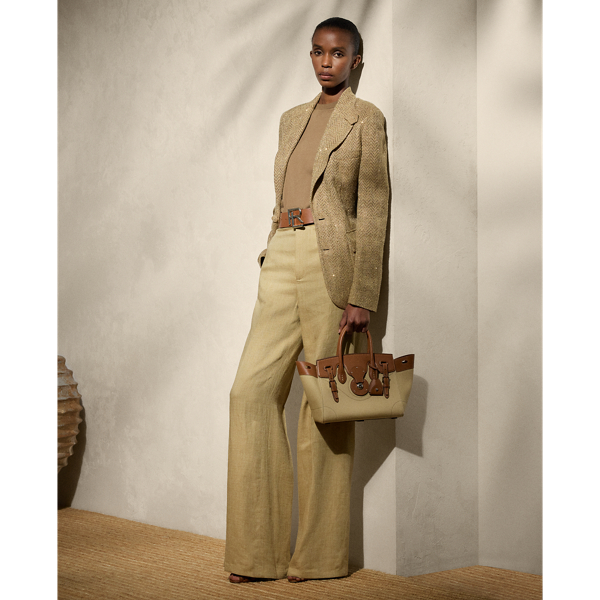 Traditionally tailored with leg creases and waist darts, the Dean trouser is fitted through the waist and hip with a slightly wider leg. This version is crafted from a luxurious blend of silk and linen, which is custom-woven in a beautiful twill structure for a rustic yet soft hand feel.