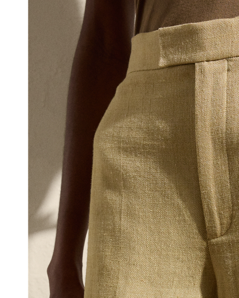 Traditionally tailored with leg creases and waist darts, the Dean trouser is fitted through the waist and hip with a slightly wider leg. This version is crafted from a luxurious blend of silk and linen, which is custom-woven in a beautiful twill structure for a rustic yet soft hand feel.