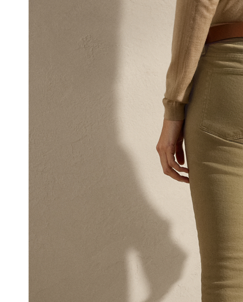 Cut for a mid-rise and a slim silhouette, this version of the Barrett jean is crafted in Italy with Japanese stretch cotton denim garment-dyed to the season’s dusty sage hue. A lamb-suede patch with a metal stacked “RL” logo on the back waist completes the look.