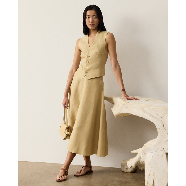 Originating in Autumn 2020, this season's iteration of the Erica skirt is rendered in rustic-yet-chic linen in a classic construction for season-spanning wear and finished with side on-seam pockets.