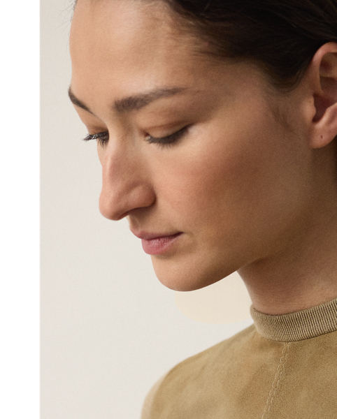 A hybrid of luxurious materials, the season's Lindsay dress unites two one-of-a-kind fabrics to create its clean sheath silhouette. For the crewneck, sleeves and back, a rib-knit wool-and-silk blend is used, while sumptuous lamb-suede panels with edge-stitching details grace the front. This timeless style comes with a self-belt centred by a signature " Ralph Lauren Lauren"-engraved metal buckle.