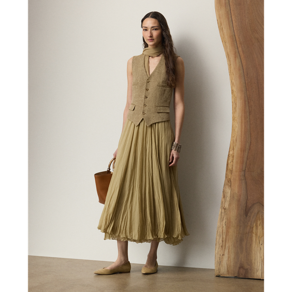Crafted in Italy from elegant, lightweight chiffon, the season's Jordyn skirt undergoes a bark pleating process to achieve its stunning texture, lending dimension and movement to its breath-taking design.