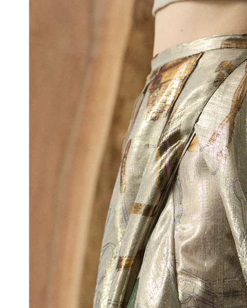 First introduced in  Ralph Lauren Lauren's 1985 Equestrian collection for women, Mr Lauren's fondness for traditional riding attire has since become a defining characteristic of the house, which is evident in the Pre-Autumn 2025 Patricia skirt. Crafted from shimmering, silver-tone lamé fabric, this evening style is printed in a renowned Como, Italy, mill with the season's allover equestrian-inspired motif. Engineered design details, including a skirt slit and fluid flounced panels placed along the bias, create beautiful movement with each and every step.