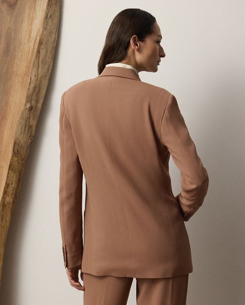 Inspired by menswear, the Harlee jacket is cut for a relaxed fit for a chic yet effortless silhouette. Traditionally tailored with besom pockets, peak lapels and waist darts, this style is crafted in Italy from stretch cady – a comfortable fabrication made with highly twisted crepe yarns woven with moderate stretch for a supple, fluid drape and lightweight feel.