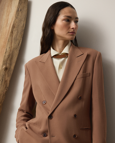 Inspired by menswear, the Harlee jacket is cut for a relaxed fit for a chic yet effortless silhouette. Traditionally tailored with besom pockets, peak lapels and waist darts, this style is crafted in Italy from stretch cady – a comfortable fabrication made with highly twisted crepe yarns woven with moderate stretch for a supple, fluid drape and lightweight feel.