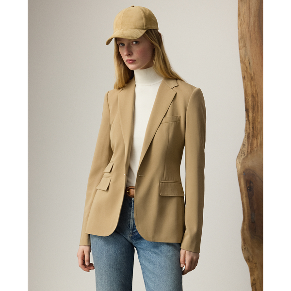 Equestrian-style hacking pockets and our signature "RL" and crown-engraved buttons adorn this season's version of the Parker jacket, which is woven from Italian wool gabardine in a compact weave specially selected for its structured form and stunning drape. Traditional men's tailoring techniques ensure it maintains its slim, waist-defining silhouette for years to come.