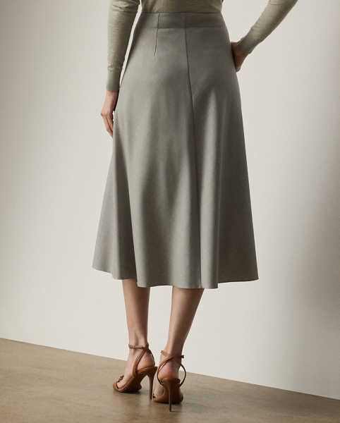 A refreshed rendition of a wardrobe essential, the midi-length Dee skirt features side on-seam pockets and a four-button side placket with genuine horn buttons. This version is crafted from extra-fine worsted Italian wool, which is specially selected for its brushed, lofty finish and remarkable drape.