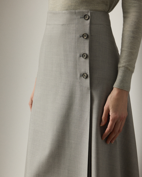 A refreshed rendition of a wardrobe essential, the midi-length Dee skirt features side on-seam pockets and a four-button side placket with genuine horn buttons. This version is crafted from extra-fine worsted Italian wool, which is specially selected for its brushed, lofty finish and remarkable drape.