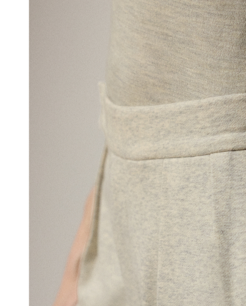 Merging sartorial design elements with ultimate comfort, these trousers are crafted in Italy from cotton fleece, which features a hint of cashmere for a luxurious hand feel. An elastic back waistband enhances this style's perfect fit, while crisp creases, pleats and darts offer a tailored finish.