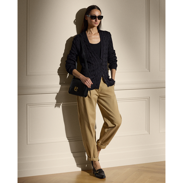 A timeless wardrobe staple, the Fallon modernises the essential chino trouser with a relaxed fit, welt pockets and a flattering mid-rise. Crafted from 100% Italian cotton twill, this style is woven with a left hand and specially washed for added softness and a subtle timeworn look.