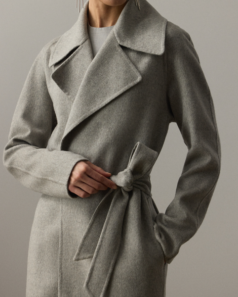 A refreshed rendition of a Ralph Lauren Lauren icon, the Kacey wrap coat updates our classic Leonarda with a longer calf-grazing length. This version is crafted from luxurious double-faced cashmere yarn-dyed in a mélange colouring and features an elegant drape and a compact yet plush hand feel. This softly constructed, Italian-made style is designed with a waist-accentuating self-belt and side on-seam pockets.