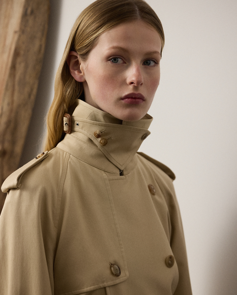 The Italian-made Alecia – realised here using traditional trench coat details, including buttoned shoulder epaulettes, storm flaps, a belted collar and waist and a double-breasted silhouette – is made from a silk-and-cotton fabric for a luxuriously soft and rich hand feel. Genuine horn buttons, lambskin-covered buckles and a calf-grazing length add refinement to its timeless design.