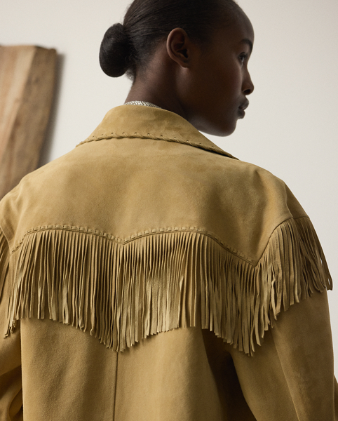 Distinguished by its relaxed, comfortable fit, the Ryland jacket is crafted with sumptuous lamb suede that's tumbled for a vintage, worn-in look. Showcasing Mr Lauren's commitment to fine Italian crafting, this jacket is detailed by hand with whipstitching and fringe trim for a Western-inspired finish.