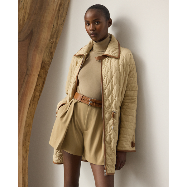 Quality comfort meets luxury in the season's Saundra coat, which is crafted with a finely woven, compact water-repellent fabric for a sturdy yet light weight and a soft, peachy hand feel. With an array of highly considered features, including a convenient two-way zip closure, zip pockets, an adjustable drawcord waist, latches at the throat and cuffs and interior padding for added warmth, this essential layer is finished with diamond quilting and lambskin trim throughout.