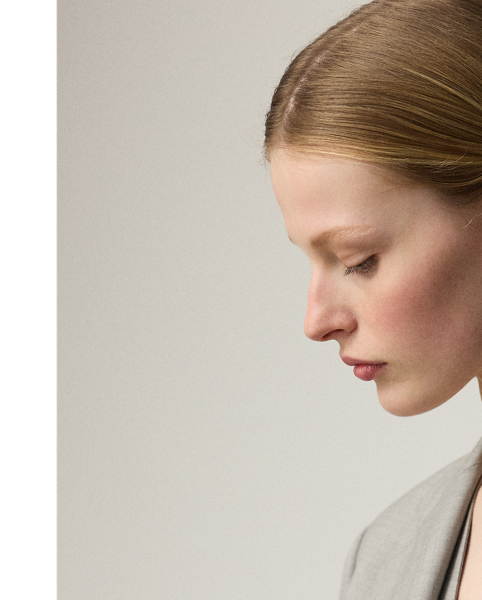 Expertly tailored with waist darts and flapped pockets, the Russel jacket's relaxed, slightly oversize fit is crafted from extra-fine worsted wool, which is specially selected for its brushed, lofty finish and remarkable drape.