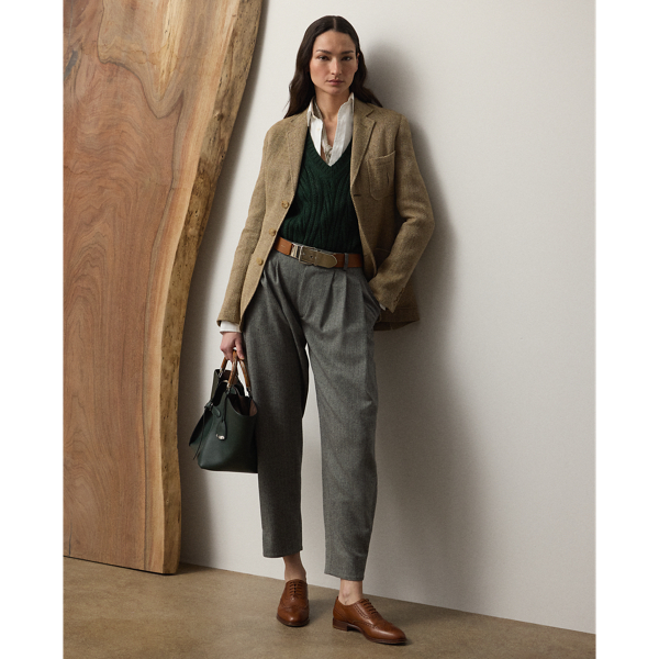 Crafted in Italy, the Jeanne trouser features a woven mini herringbone motif and a low-rise, relaxed-fitting silhouette, which elegantly tapers towards the hem – a comfortable yet flattering silhouette enhanced by buttoned tabs on the ankles. In the same family as our classic wool tweeds, this style's wool-blend fabric maintains its traditional hand feel while feeling slightly softer and lighter in weight, making it perfect for transitional dressing.