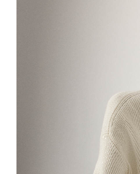 A  Ralph Lauren Lauren mainstay, this version of the cashmere jumper features a travelling rib motif and sparkling hot-fixed crystals throughout.