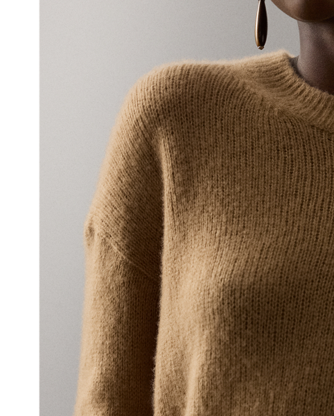  Ralph Lauren Lauren's iconic crewneck jumper is updated for the season with a relaxed fit, dropped shoulders and a mid-weight jersey construction, which is made with a luxurious blend that includes cashmere and silk.