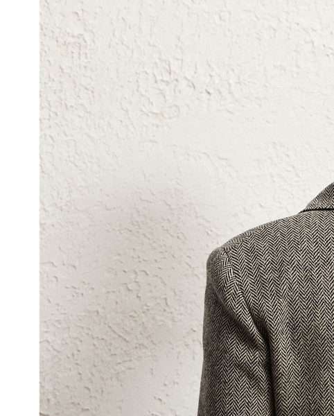 A refreshed rendition of a  Ralph Lauren Lauren icon, the Preston II is updated with a straighter fit and a slightly shorter length. Inspired by one of Mr Lauren's own blazers, this jacket is expertly crafted in Italy from a menswear-inspired wool-blend herringbone tweed – a brushed, fibre-dyed fabric considered for its soft hand feel. Detailed with lamb-suede patches on the elbows, our Preston jacket features a back vent, a throatlatch and a wool twill undercollar.