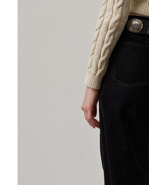 Designed with a mid-rise and a structured, wide-leg silhouette for a leg-elongating effect, the Mae jean is crafted in Italy from low-stretch cotton-blend denim, which is detailed with black-tone flocking for a velvet-like hand feel. A " Ralph Lauren Lauren Made in Italy"-debossed leather patch adorns the back waist.