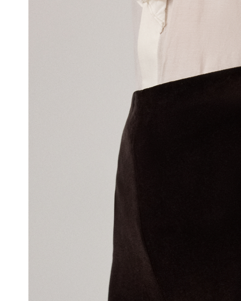 First introduced in  Ralph Lauren Lauren's 1985 Equestrian collection for women, Mr Lauren's fondness for traditional riding attire has since become a defining characteristic of the house, which is evident in the season's Ryann trouser. Merging the sleek fit of a legging with lightweight stretch velvet for a remarkable drape, the Ryann is designed with an elastic stirrup detail at the hems for secure wear. Unzip its vented cuffs to highlight your shoes, or wear them closed to accentuate its streamlined silhouette.