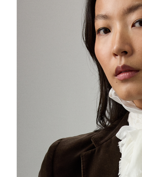 Equestrian-style hacking pockets and genuine horn buttons detail this season's version of the Parker jacket, which is crafted from lightweight stretch velvet for a remarkable drape. Traditional men's tailoring techniques ensure it maintains its slim, waist-defining silhouette for years to come.