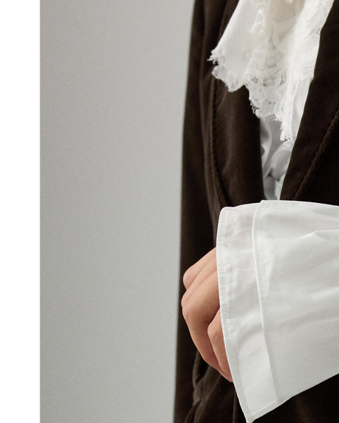 Equestrian-style hacking pockets and genuine horn buttons detail this season's version of the Parker jacket, which is crafted from lightweight stretch velvet for a remarkable drape. Traditional men's tailoring techniques ensure it maintains its slim, waist-defining silhouette for years to come.